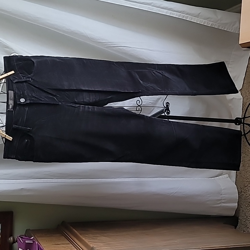 Levi mid rise skinny faux jeans. Material is a soft cotton. Inseam is 30"